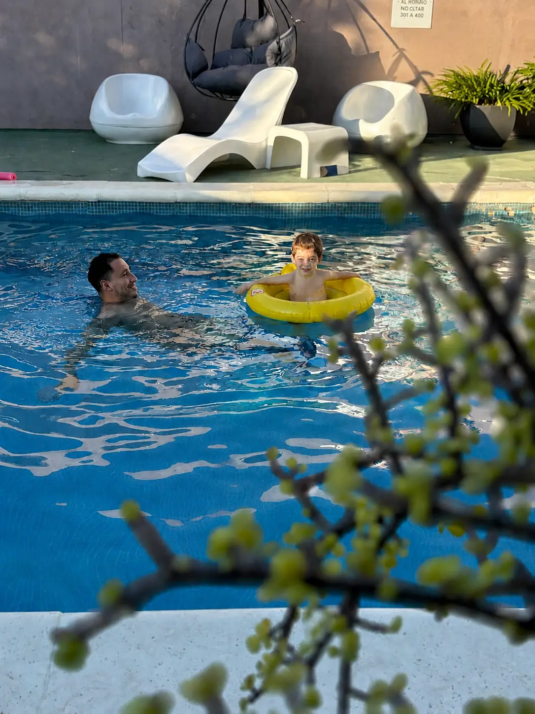 Piscina climatizada del complejo Luján Homes